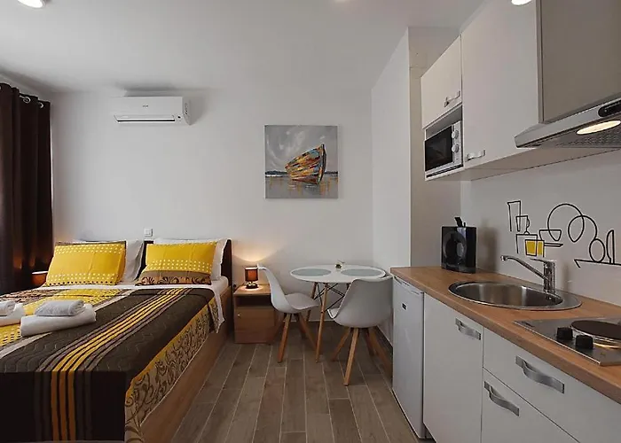 Апартаменты Roko & Borna *