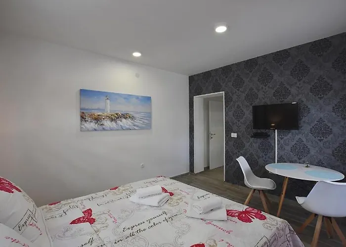 Apartment Roko & Borna *